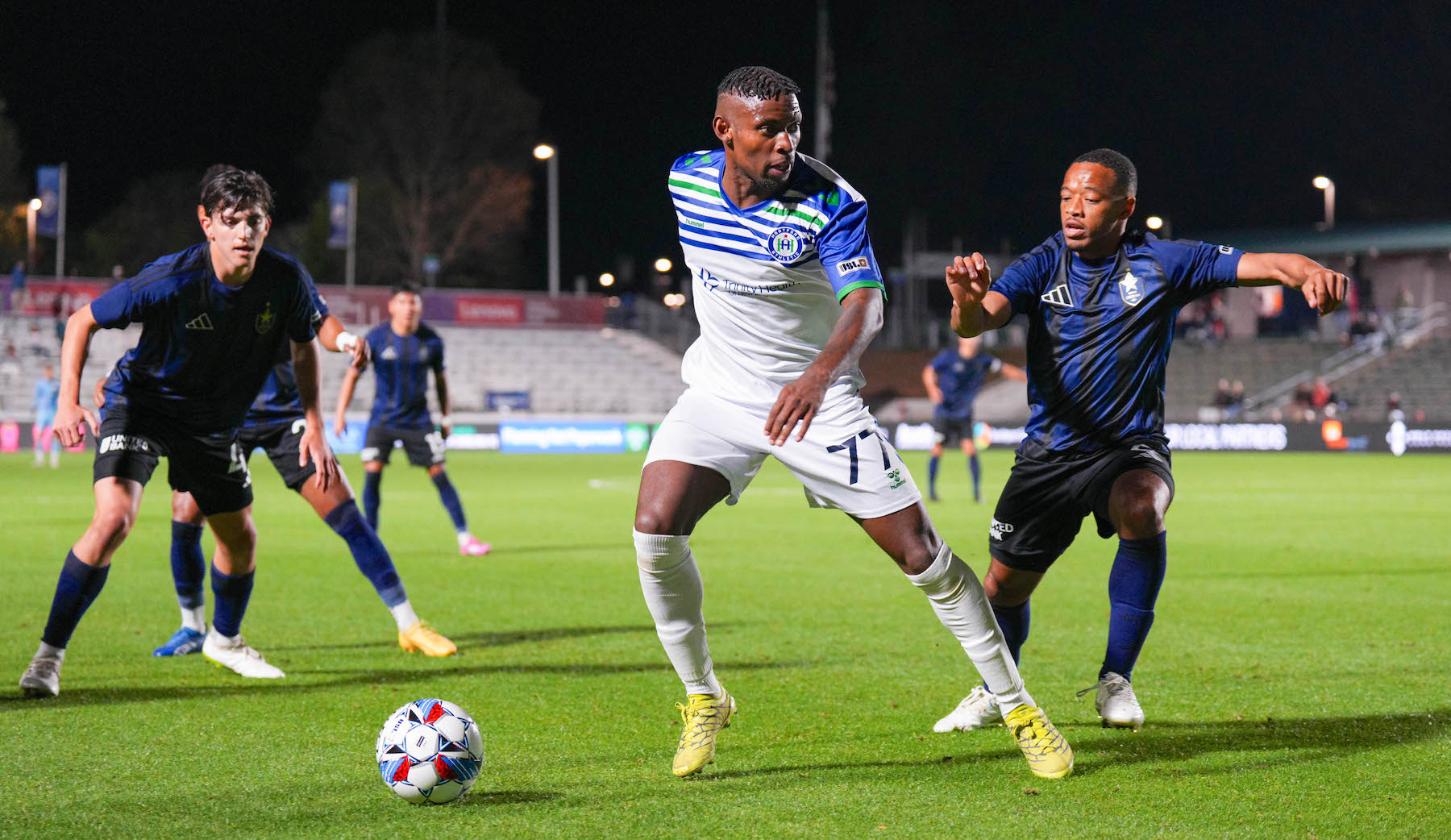 Hounds add forward Mushagalusa on loan featured image