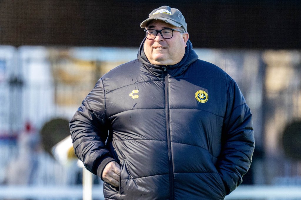 Pittsburgh Riverhounds head coach Bob Lilley (Photo: Chris Cowger/Riverhounds SC)